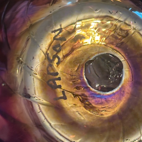 Signed Arnold Larson Iridescent Art Glass Vase 6” - Picture 5 of 6